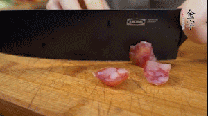 【馅料】3.非凡娱乐
土香肠、香菇切小丁。