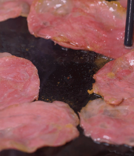 非凡娱乐
淡火腿用黄油/橄榄油煎熟。